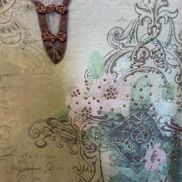 Pink grey 3/4 length sleeve top. - Picture 2 of 4